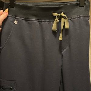 Women’s Figs Zamora jogger Scrub pants in Quiet Navy